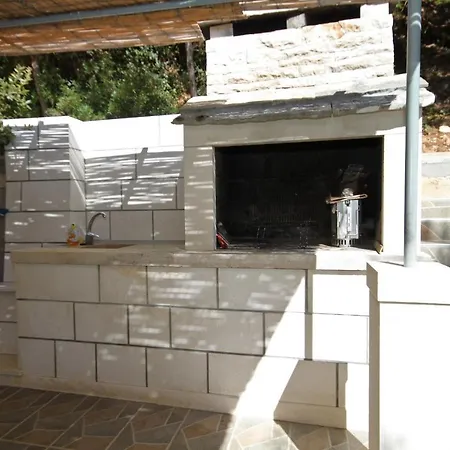 Secluded Fisherman's Cove Bratinja Luka, Korcula - 9224 *