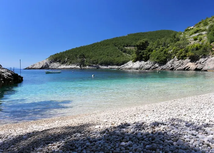 Secluded Fisherman's Cove Bratinja Luka, Korcula - 9224 *
