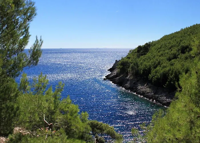Secluded Fisherman's Cove Bratinja Luka, Korcula - 9224 *