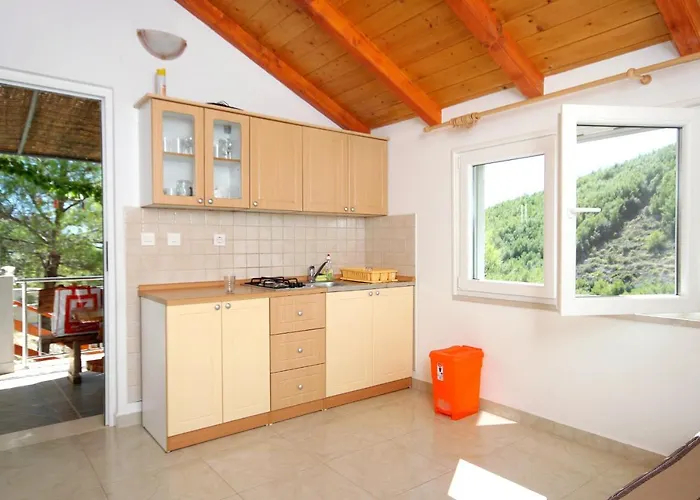 Secluded Fisherman's Cove Bratinja Luka, Korcula - 9224 * Zrnovo